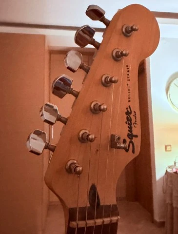 SQUIER BULLET STRATOCASTER HT HARD TAIL