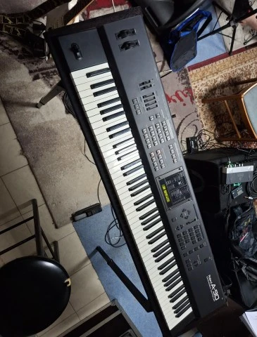 Πωλειται midi controler ηλεκτρικο πιανο