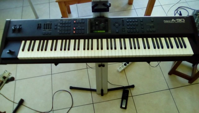 Πωλειται midi controler ηλεκτρικο πιανο