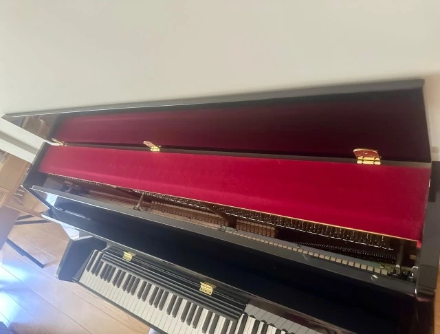 Yamaha B-1sC3 PE silent όρθιο γυαλιστερό με σκαμπό