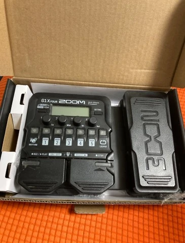 Zoom G1X four guitar multi effects pedal like new 