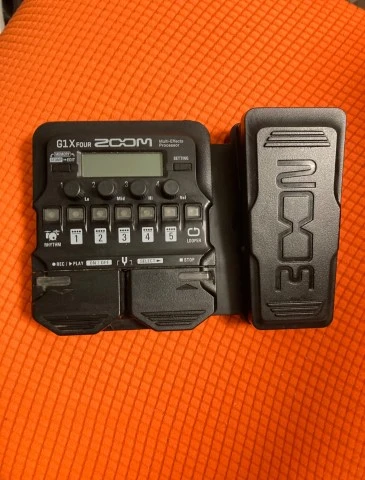 Zoom G1X four guitar multi effects pedal like new 