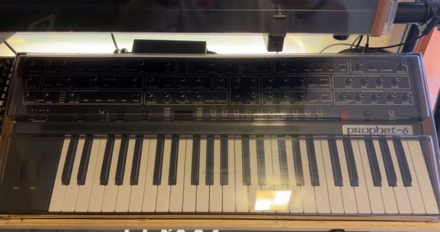 Sequential Prophet 6 (excellent)