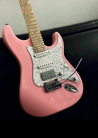 Πωλείται κιθάρα Kiesel Delos light pink 