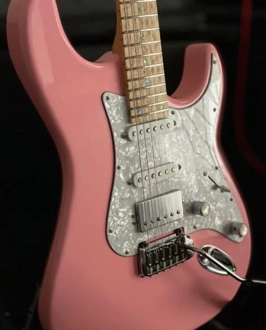 Πωλείται κιθάρα Kiesel Delos light pink 