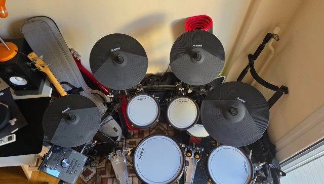 ALESIS CRIMSON II SE 