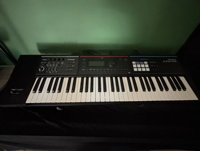 Roland Juno DS 61 σε άριστη κατάσταση