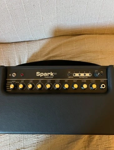 ΕΝΙΣΧΥΤΗΣ ΚΙΘΑΡΑΣ POSITIVE GRID SPARK 40