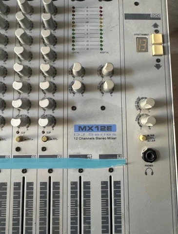 Πωλείται αυτοενισχυόμενος μίκτης Acustica MX12E + Ενισχ