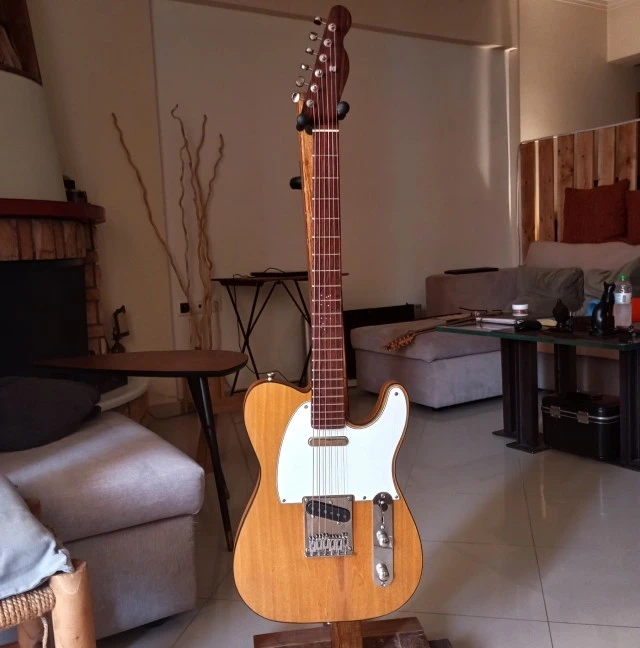 CUSTOM TELECASTER