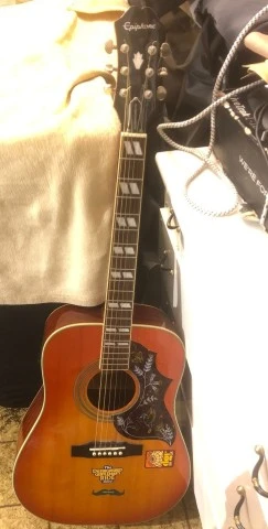 EPIPHONE HUMMINGBIRD PRO