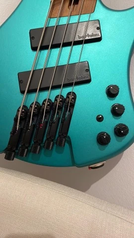 Πωλείται Ibanez EHB-1005SMS (multiscale , short scale)