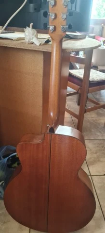 Ολοκαίνουρια κιθάρα, naga 1000€