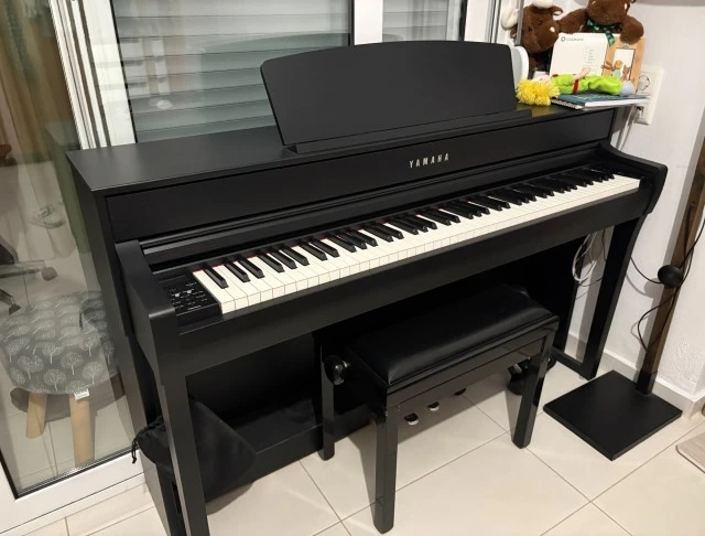 Yamaha Clavinova CLP-745B