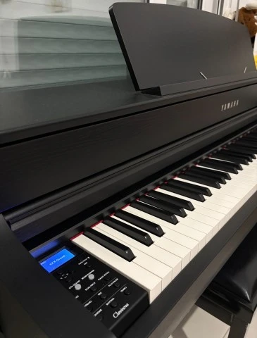 Yamaha Clavinova CLP-745B