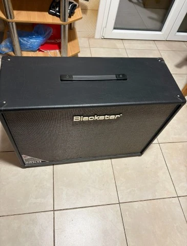 ΠΩΛΕΙΤΑΙ ΚΑΜΠΙΝΑ BLACKSTAR HTV 2X12