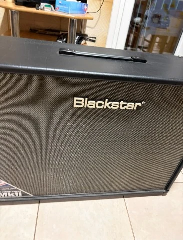 ΠΩΛΕΙΤΑΙ ΚΑΜΠΙΝΑ BLACKSTAR HTV 2X12