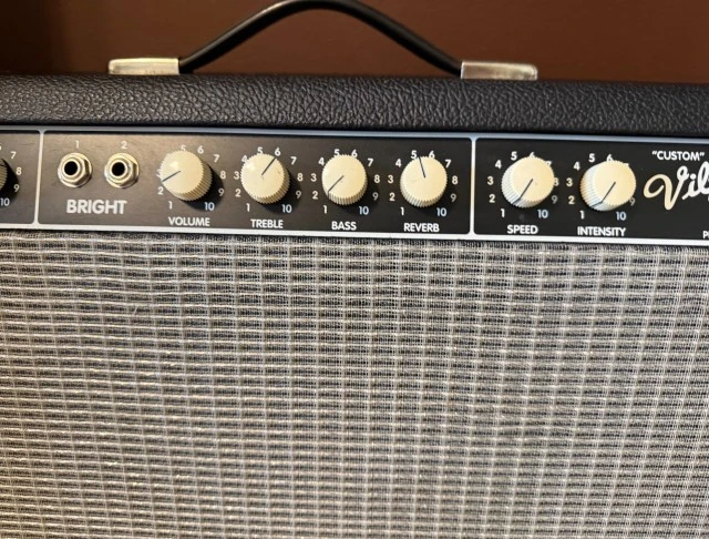 Fender Custom Vibrolux Reverb 40-Watt 2x10 Guitar Combo