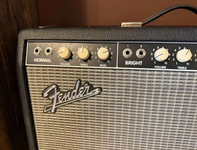 Fender Custom Vibrolux Reverb 40-Watt 2x10 Guitar Combo
