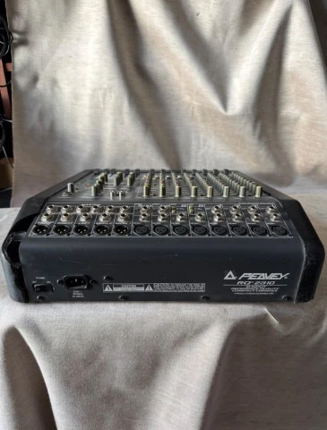 Πωλείται αναλογικός μείκτης ήχου Peavey RQ 2310 (10 καν