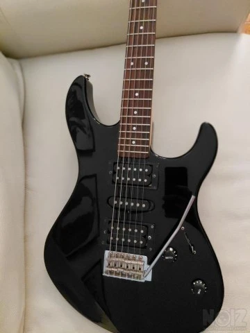 Πωλείται κιθάρα Yamaha Tourgear