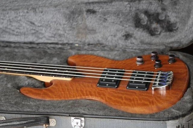 1981 Wal MKI - Fretless - Natural OHSC