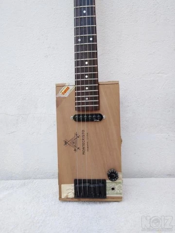 Cigar Box Guitar Vester Montecristo.