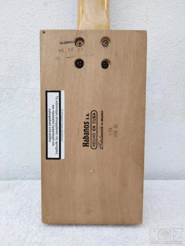 Cigar Box Guitar Vester Montecristo.