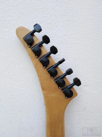 Cigar Box Guitar Vester Montecristo.