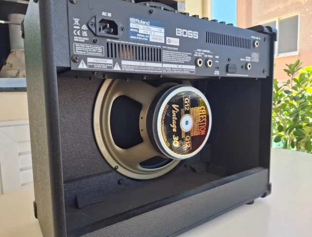 Boss Katana 50W Gen3 με ηχείο v30
