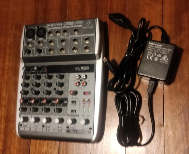 Behringer XENYX-Q802 USB