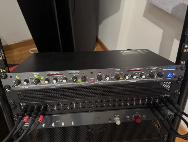 Alesis 3632 compressor