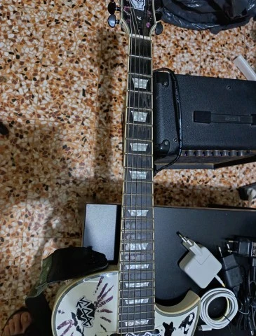 Σετ 2025 Harley Benton SC custom iii + 2 ενισχυτές 