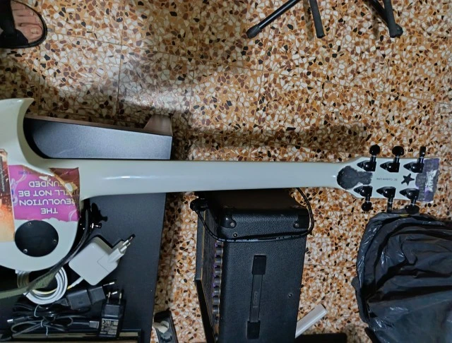 Σετ 2025 Harley Benton SC custom iii + 2 ενισχυτές 