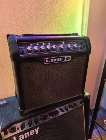 Line 6 Spider IV 15