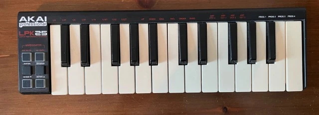 AKAI Professional LPK25 USB MIDI Keyboard