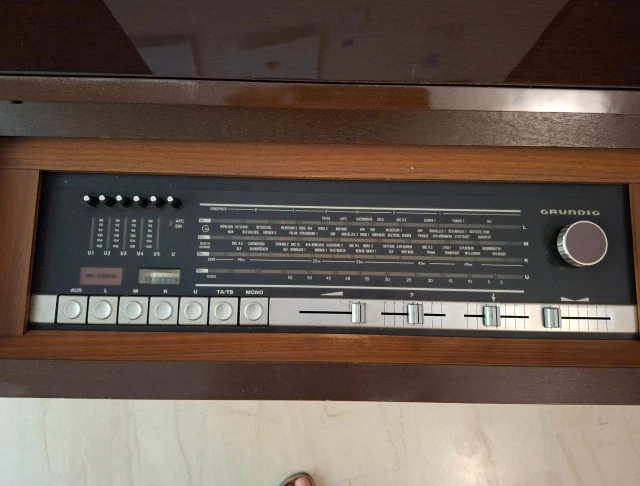 Grundig Rossini 5a stero turntable and radio.