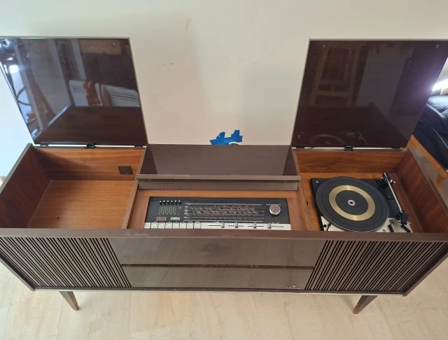Grundig Rossini 5a stero turntable and radio.