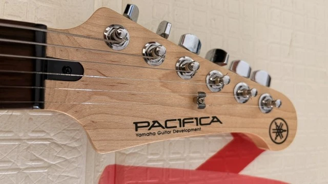 Yamaha Pacifica 112V Violin Sunburst