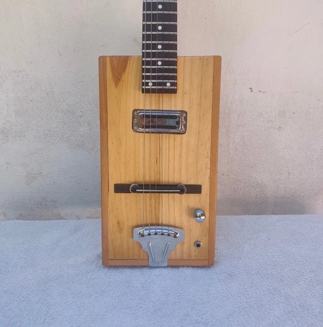 Shred jazz box guitar