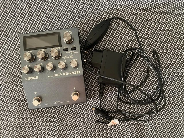 Boss IR 200 amp & cab