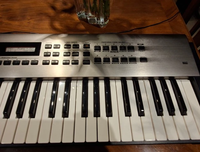 Roland RS-5 Synthesizer (61 Keys)
