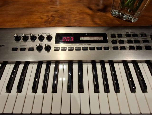 Roland RS-5 Synthesizer (61 Keys)