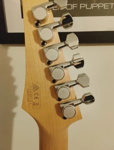 Ibanez satriani js2400 japan