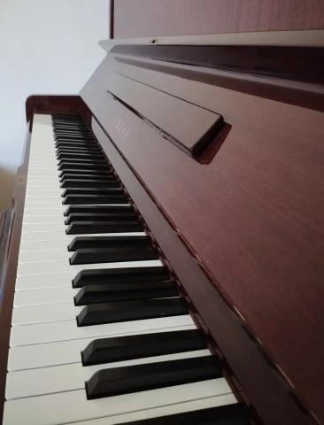 Πιάνο YAMAHA U1 μαόνι σε άριστη κατασταση 