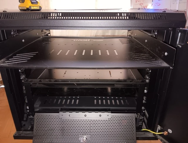 Lanberg Eπιτοίχιο Rack 9U με πόρτα(Μεταλλικό)