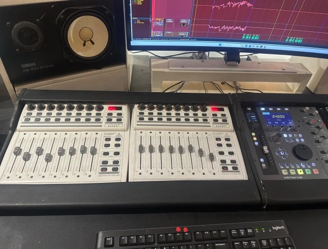 Behringer BCF2000 USB/MIDI Controller