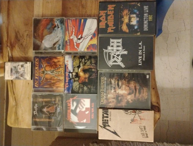 Πωλούνται cd, βιντεοκασέτες , dvd , κασέτες