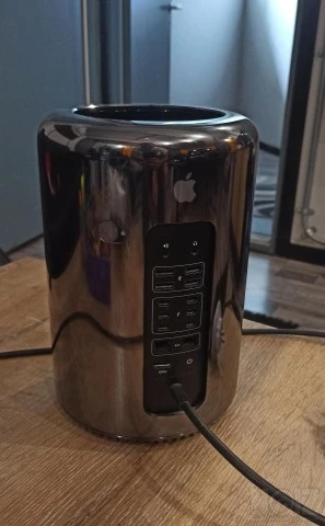 MAC PRO (2013) 24GB SSD