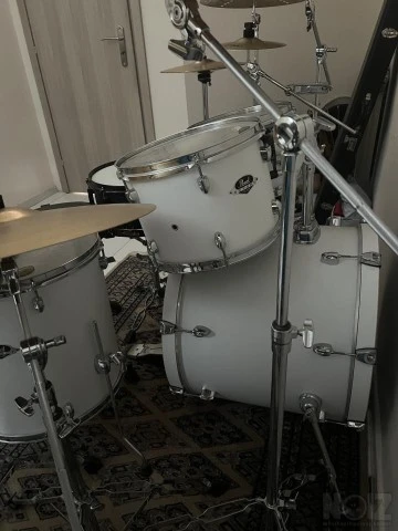 Pearl με zildjian 1650€